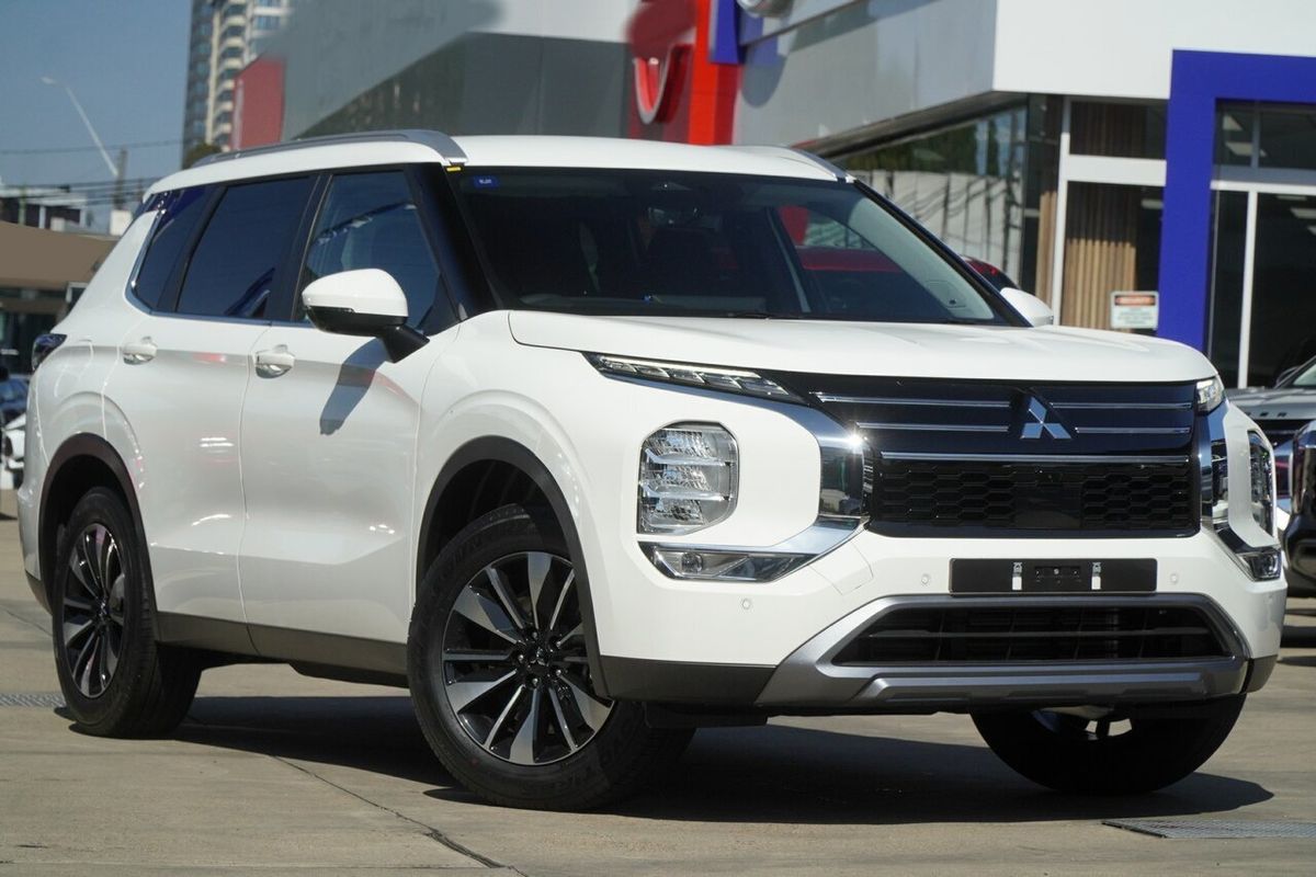 2025 Mitsubishi Outlander LS ZM