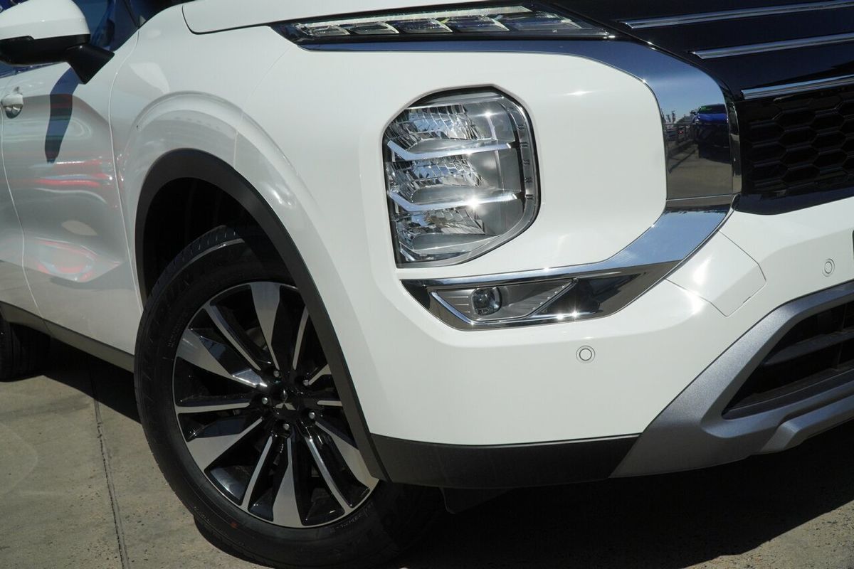 2025 Mitsubishi Outlander LS ZM