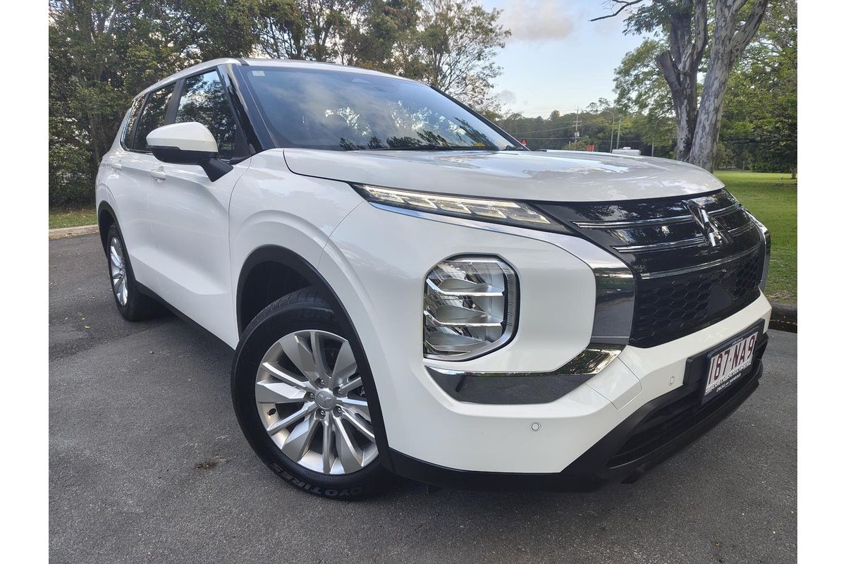 2025 Mitsubishi Outlander ES ZM