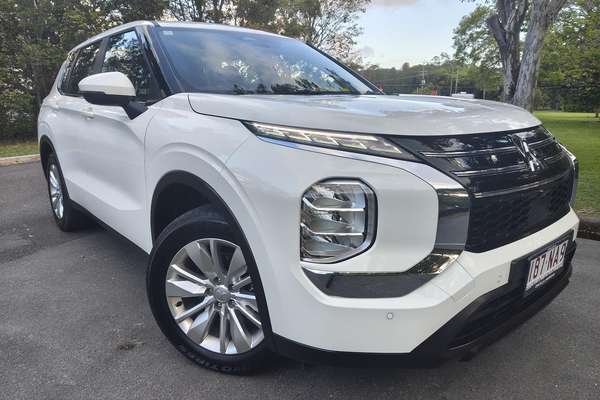 2025 Mitsubishi Outlander ES ZM