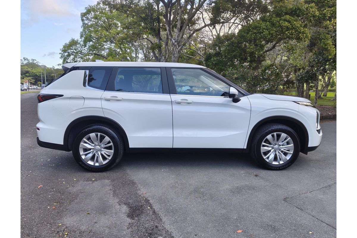 2025 Mitsubishi Outlander ES ZM