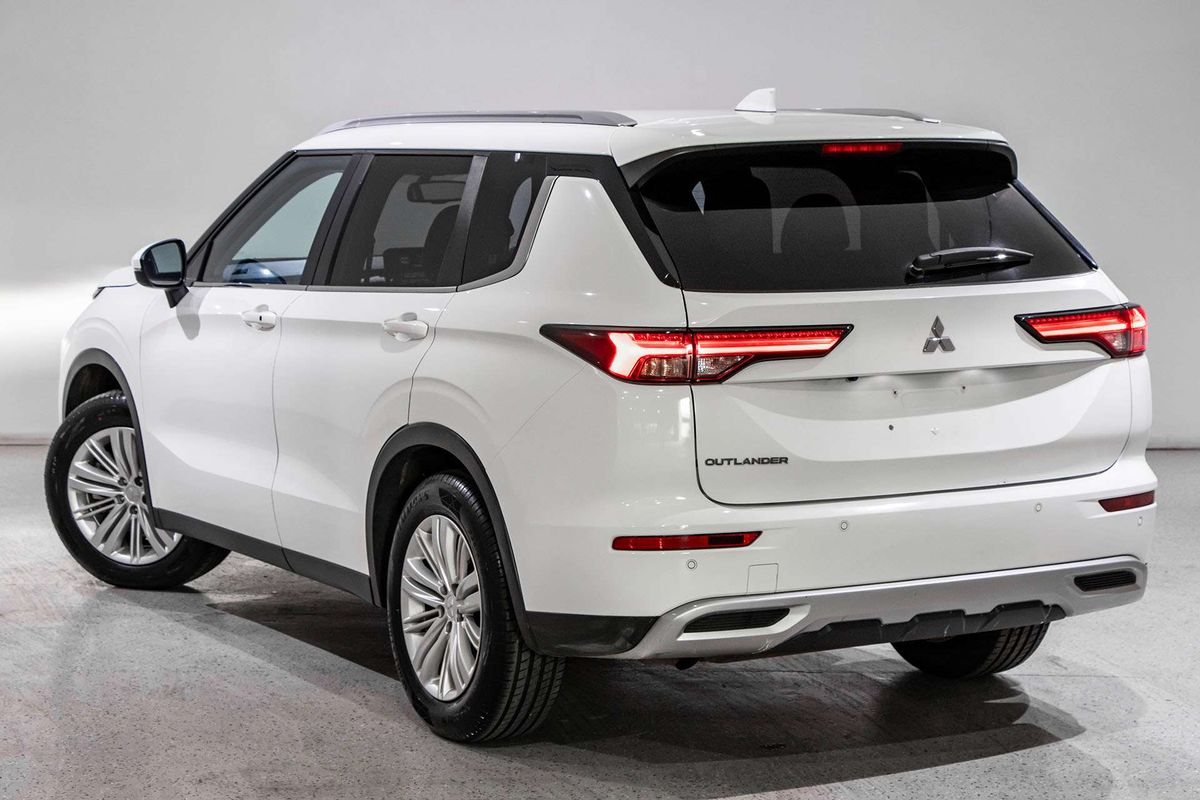 2024 Mitsubishi Outlander LS ZM