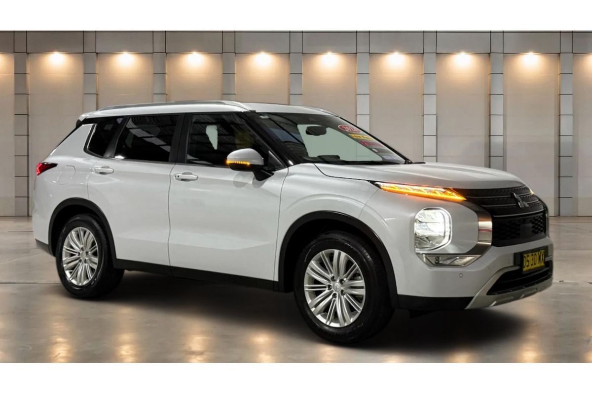 2024 Mitsubishi Outlander LS ZM