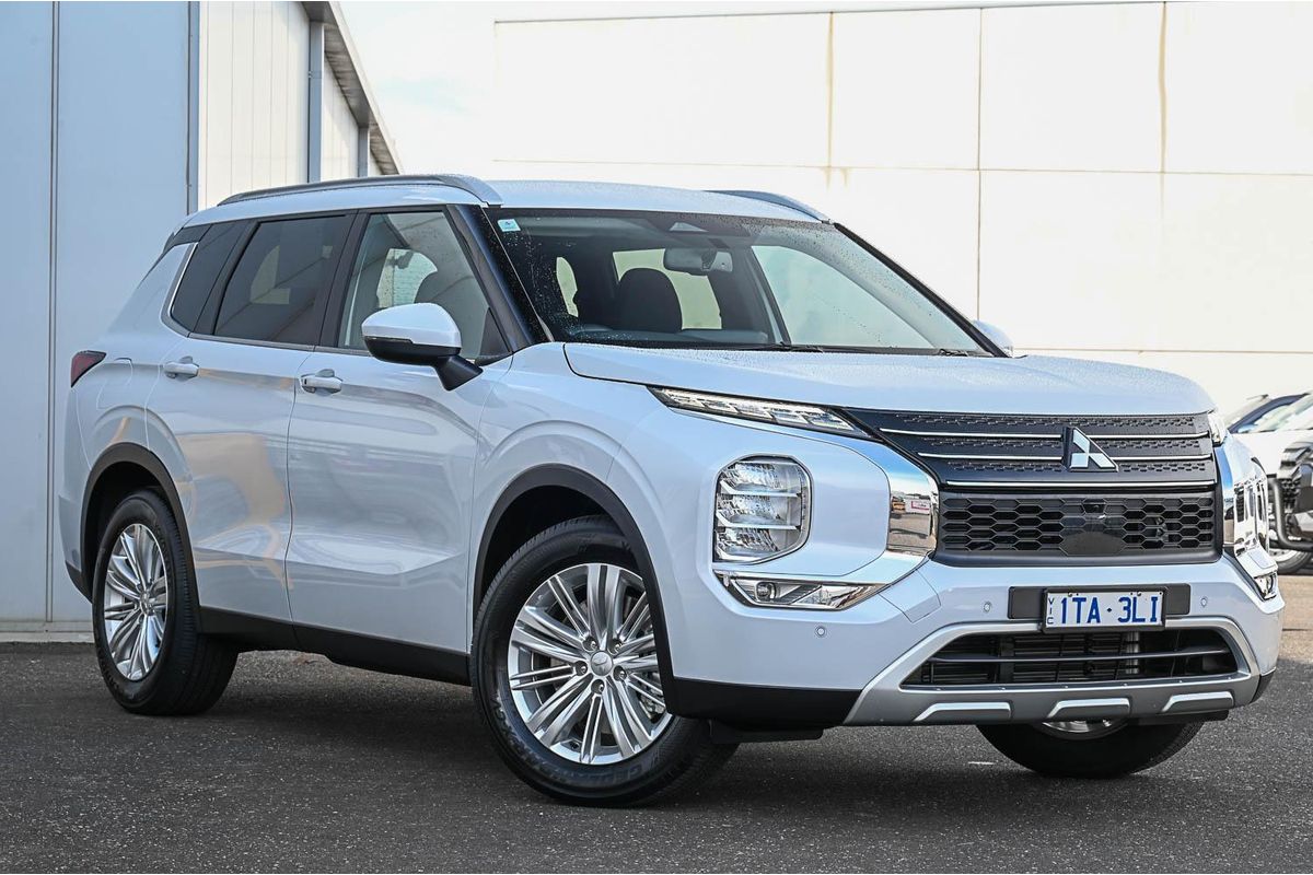 2023 Mitsubishi Outlander LS ZM
