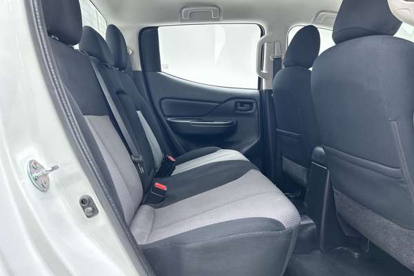 2022 Mitsubishi Triton GLX MR 4X4 thumb-10