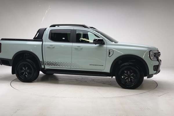 2025 Ford Ranger PHEV Stormtrak 4X4 2.3L thumb-3