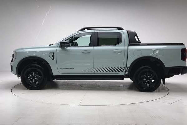 2025 Ford Ranger PHEV Stormtrak 4X4 2.3L thumb-7