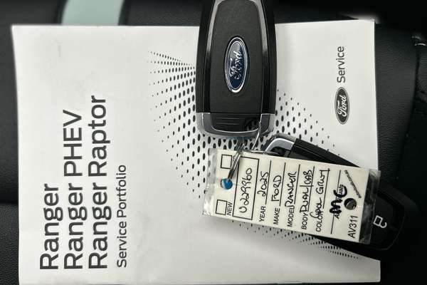2025 Ford Ranger PHEV Stormtrak 4X4 2.3L thumb-22