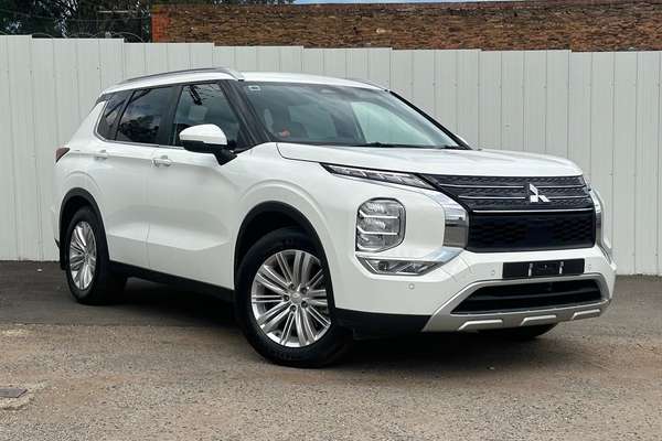 2023 Mitsubishi Outlander LS ZM