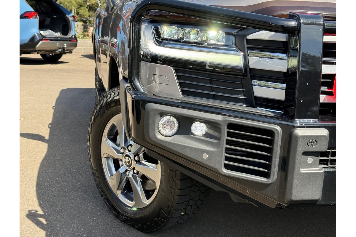 2023 Toyota Landcruiser Sahara FJA300R