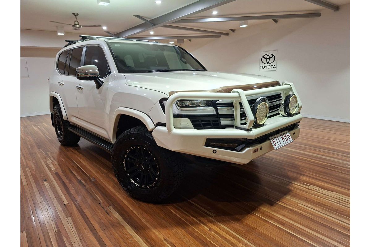 2023 Toyota Landcruiser Sahara FJA300R