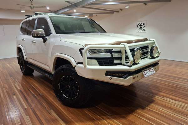 2023 Toyota Landcruiser Sahara FJA300R