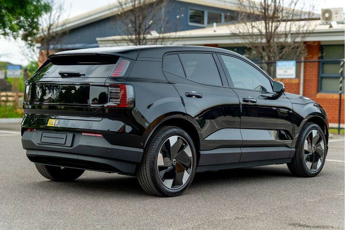2026 Volvo EX30 Single Motor Extended Range Ultra