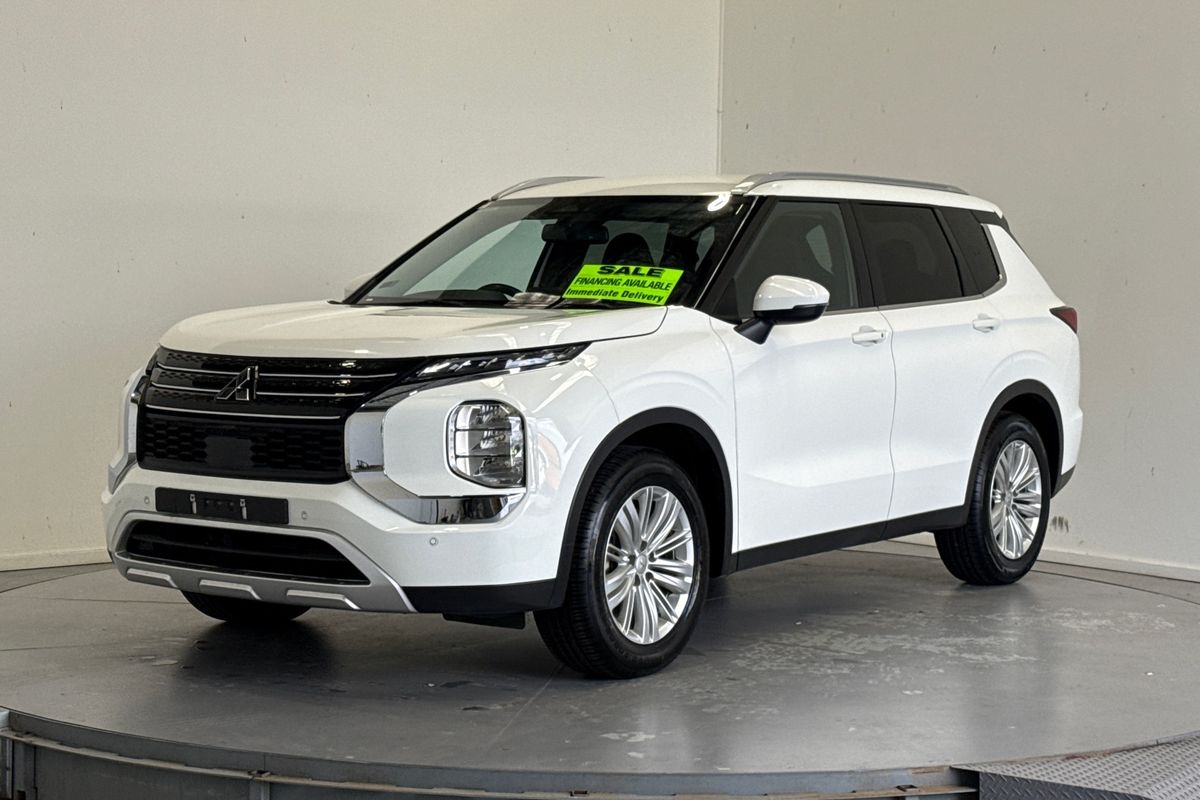 2024 Mitsubishi Outlander LS ZM