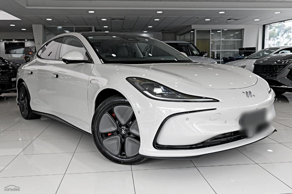 2026 MG IM5 Premium P12L