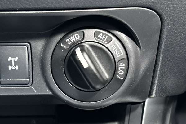 2023 Nissan Navara SL Warrior D23 4X4 thumb-16