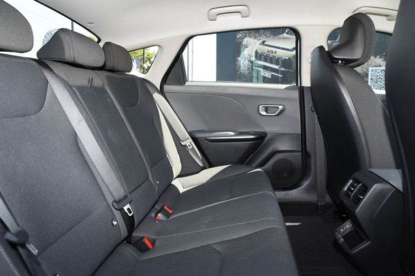 2026 Kia K4 S CL4m thumb-5