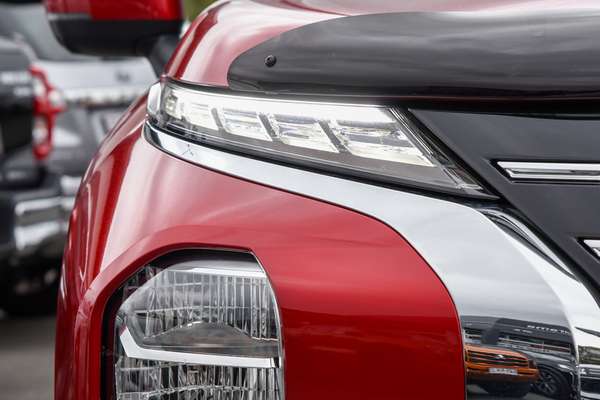 2025 Mitsubishi Outlander LS ZM thumb-1