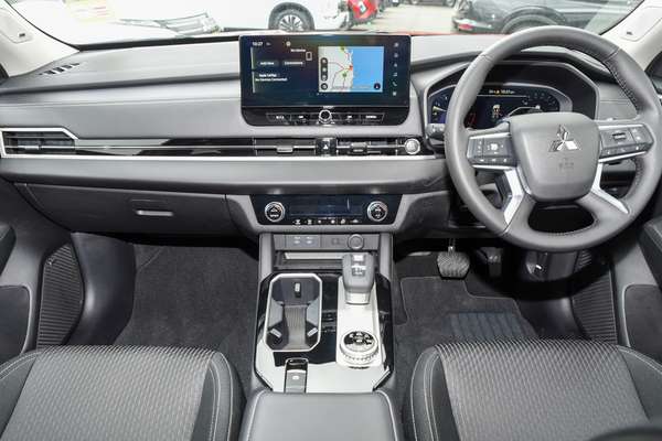 2025 Mitsubishi Outlander LS ZM thumb-16