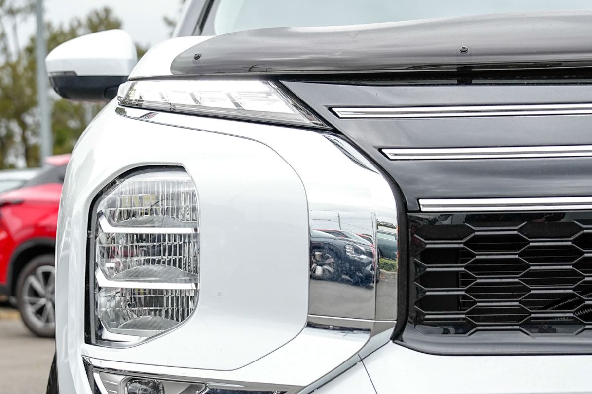 2025 Mitsubishi Outlander LS ZM