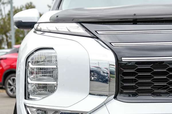 2025 Mitsubishi Outlander LS ZM thumb-1