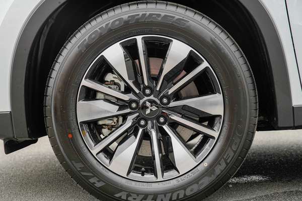 2025 Mitsubishi Outlander LS ZM thumb-3