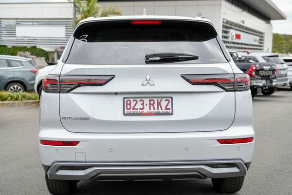 2025 Mitsubishi Outlander LS ZM thumb-6