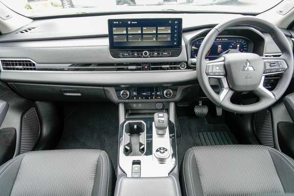 2025 Mitsubishi Outlander LS ZM thumb-17