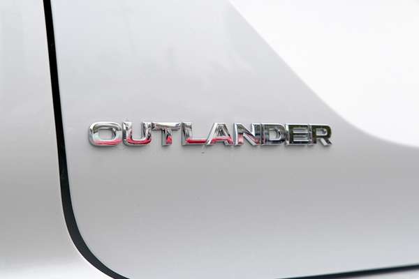 2025 Mitsubishi Outlander LS ZM thumb-20