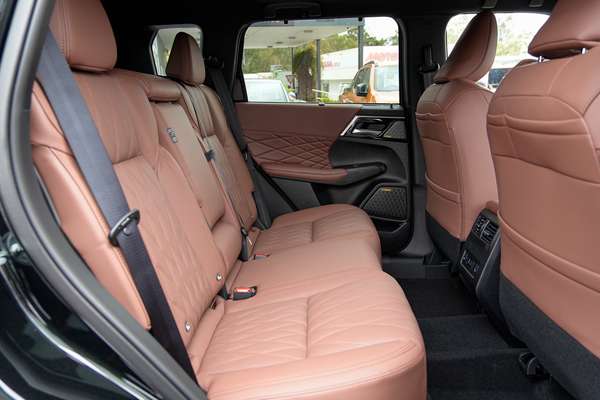 2026 Mitsubishi Outlander Exceed Tourer ZM thumb-8