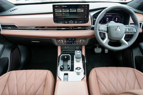 2026 Mitsubishi Outlander Exceed Tourer ZM thumb-17