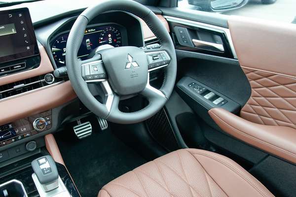 2026 Mitsubishi Outlander Exceed Tourer ZM thumb-18