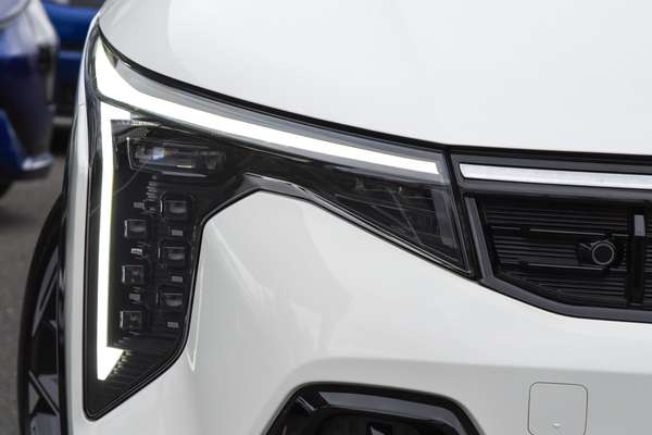 2025 Kia K4 GT-Line CL4m thumb-1