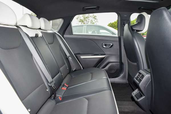 2025 Kia K4 GT-Line CL4m thumb-8