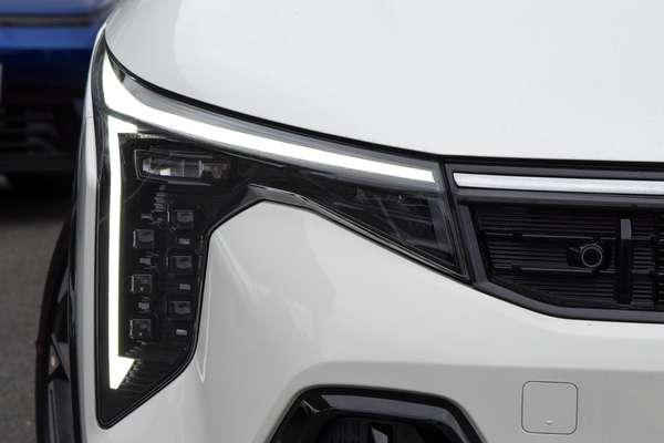 2025 Kia K4 GT-Line CL4m thumb-1