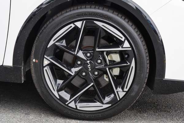 2025 Kia K4 GT-Line CL4m thumb-3