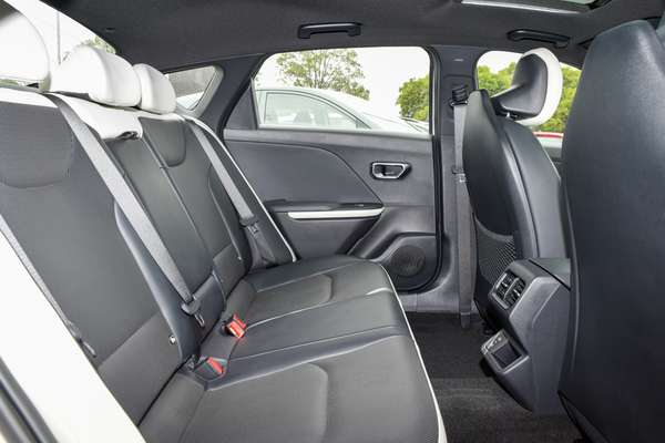 2025 Kia K4 GT-Line CL4m thumb-8