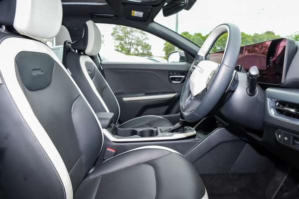 2025 Kia K4 GT-Line CL4m thumb-9