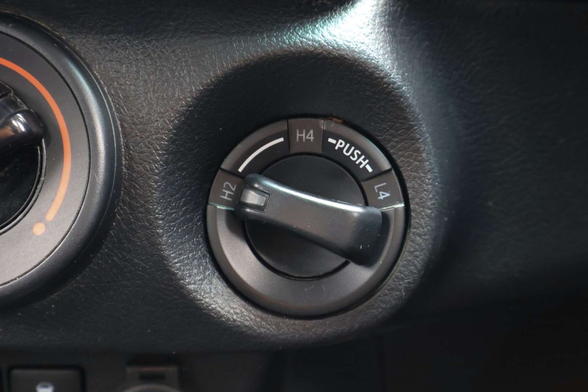 2022 Toyota Hilux SR GUN126R 4X4 image 9