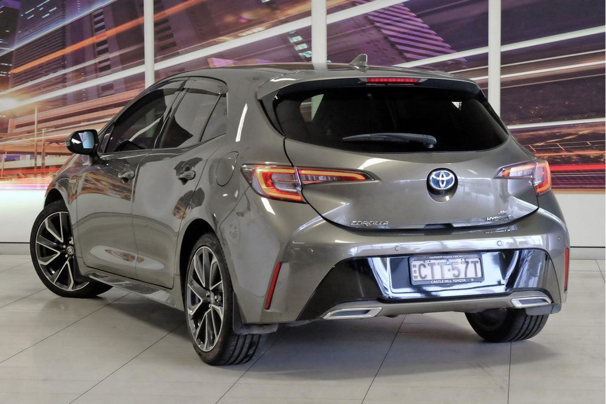 2019 Toyota Corolla ZR Hybrid ZWE211R image 2