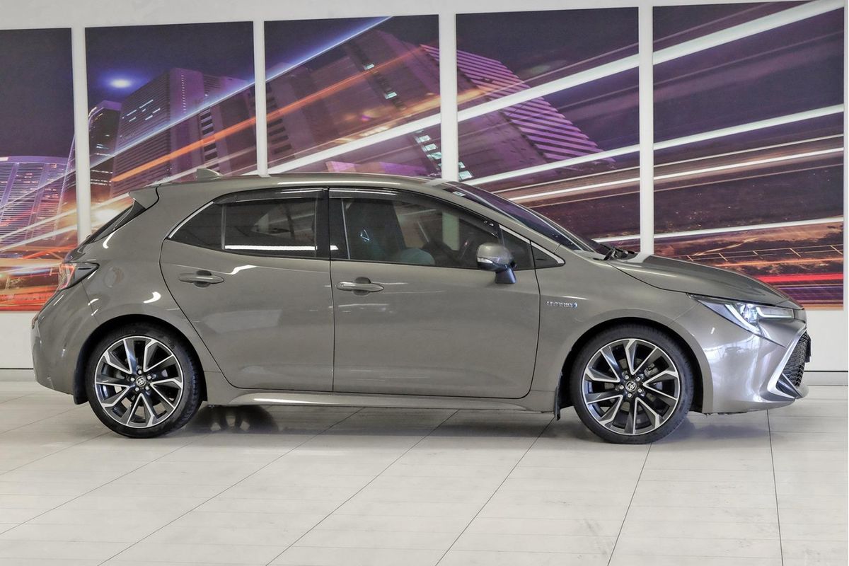 2019 Toyota Corolla ZR Hybrid ZWE211R image 3