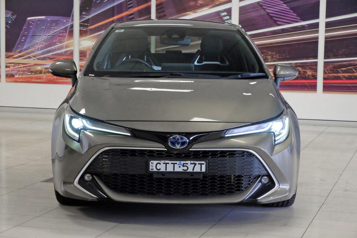 2019 Toyota Corolla ZR Hybrid ZWE211R image 4
