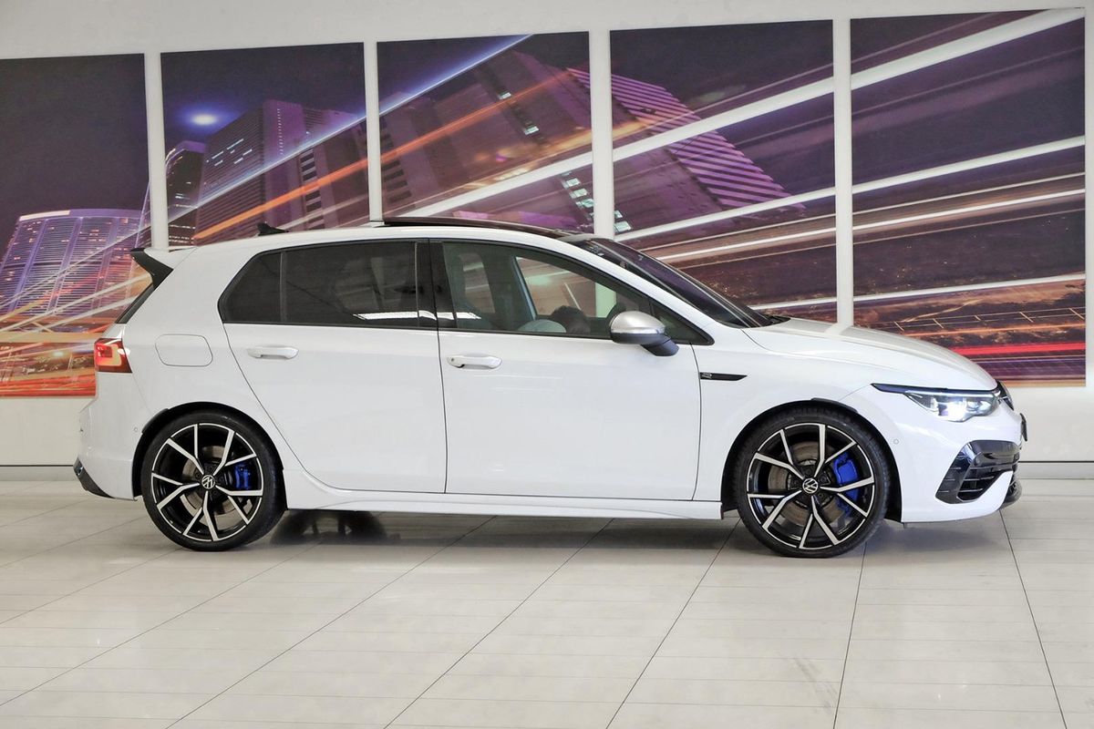 2022 Volkswagen Golf R 8 image 3