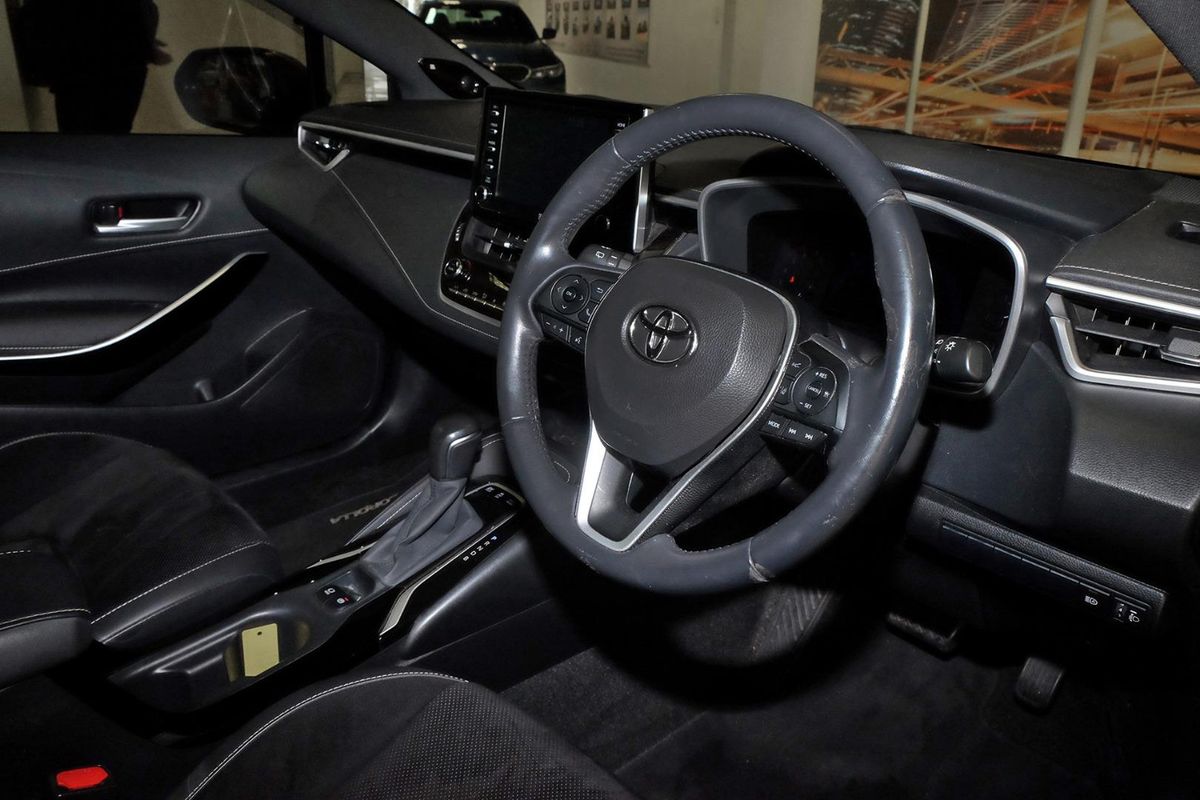 2019 Toyota Corolla ZR Hybrid ZWE211R image 7
