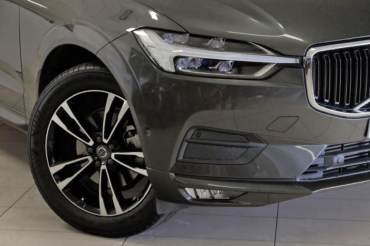 2020 Volvo XC60 T5 Momentum image 6