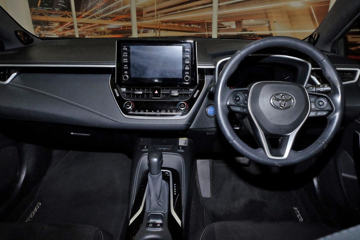 2019 Toyota Corolla ZR Hybrid ZWE211R image 8