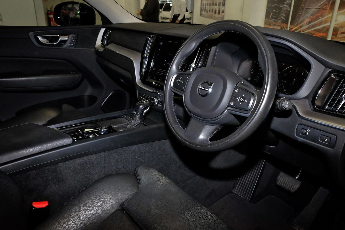 2020 Volvo XC60 T5 Momentum image 7