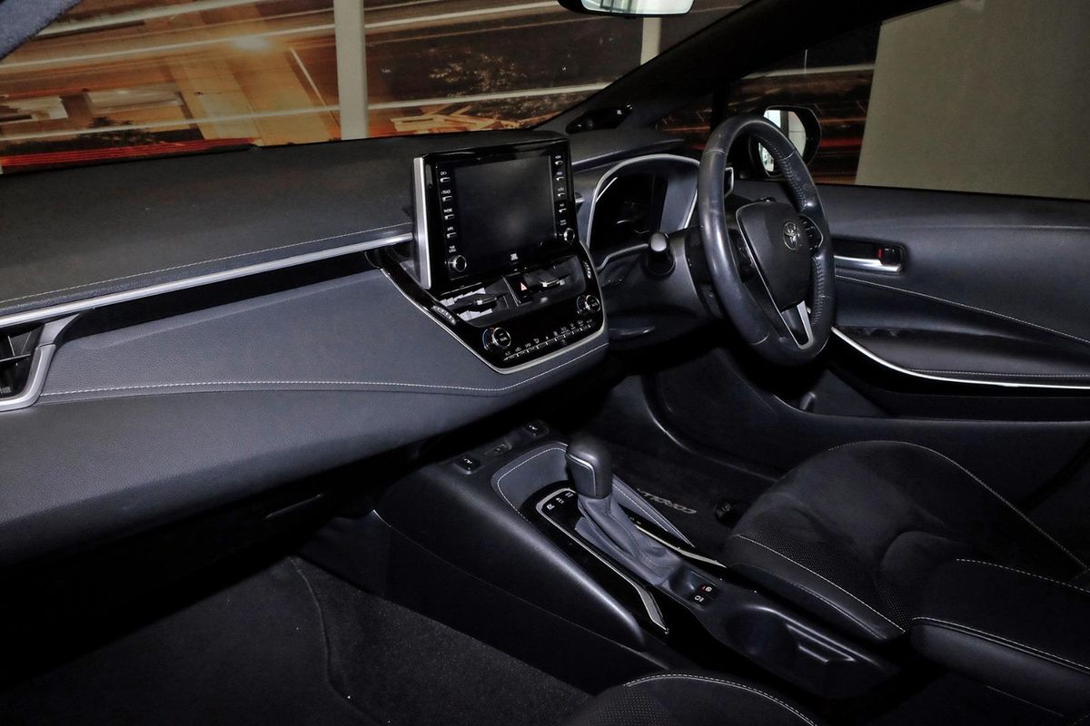 2019 Toyota Corolla ZR Hybrid ZWE211R image 9