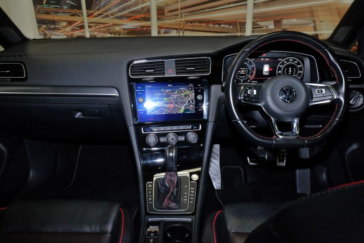 2020 Volkswagen Golf GTI 7.5 image 8