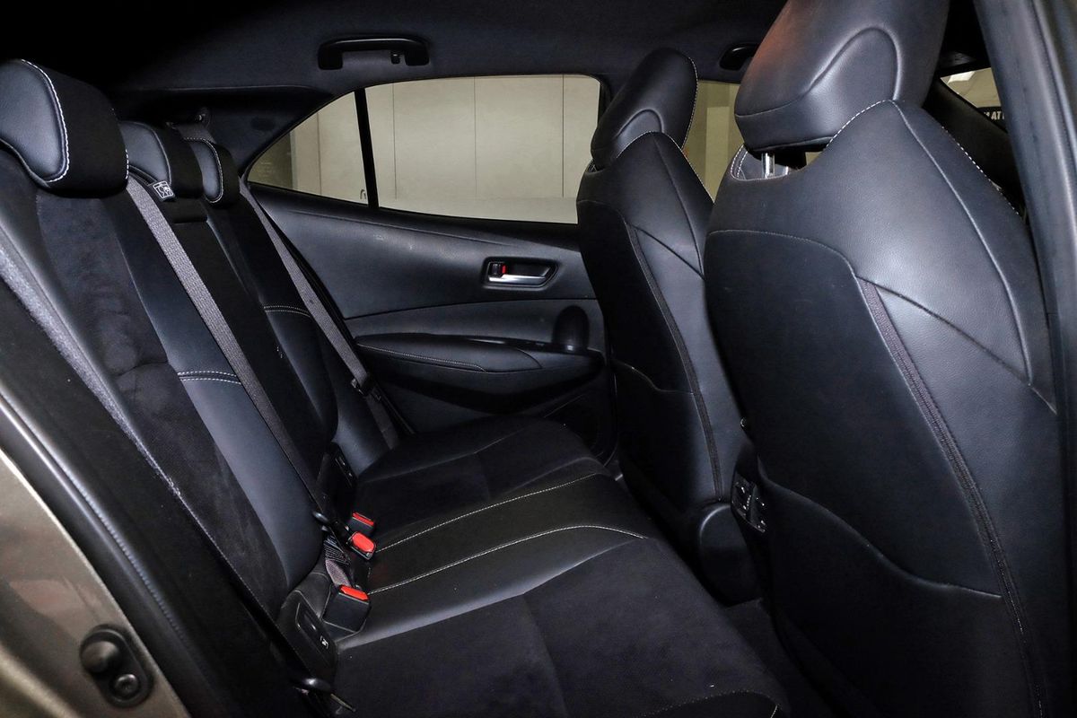 2019 Toyota Corolla ZR Hybrid ZWE211R image 10